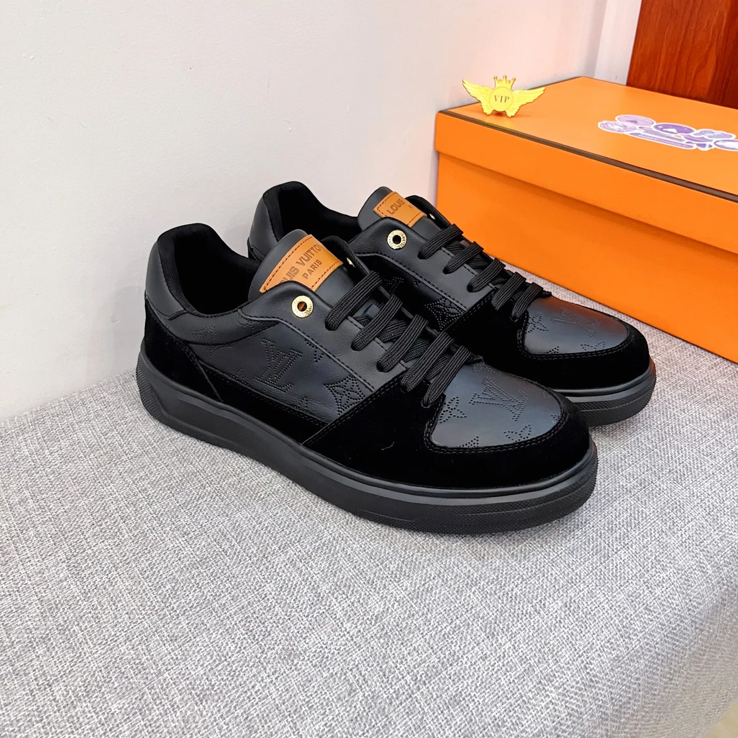 Men's shoes 💰 420💰【LV】🔥Louis Vuitton, high-end men's shoes brand official website 1:1 latest masterpiece: the upper is made of Italian imported first-layer cowhide with a comfortable and breathable lining➕original non-slip and wear-resistant outsole🔥, making walking more convenient and comfortable! An exclusive new model, a stunning work, a beautiful 1:1 replica [color] compared to the official quality! Create a fashionable personality to set off your uniqueness! A must-have for trendy men! Classic 🔥Size: 38-44 Color: 🔥 2⃣️colors available🔥.